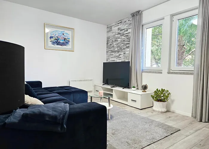 Luna - & Center Abbazia