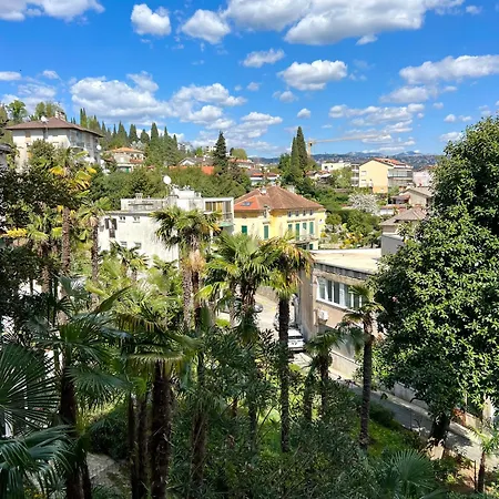 Апартаменты Luna - & Center *